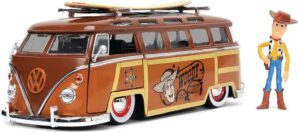 Jada Toys Disney Pixar Toy Story 1:24 Volkswagen T1 Bus Diecast Vehicle & 2.75″ Woody Figure, Brown