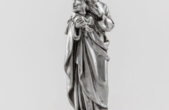 7 inch Joseph and Christ Jesus Statue,Traditional Catholic St. Jose Holding Baby Jesus,Heavenly Protectors Saint Joseph Figurine,Faithful Gifts for Labor Day（Silver Color）